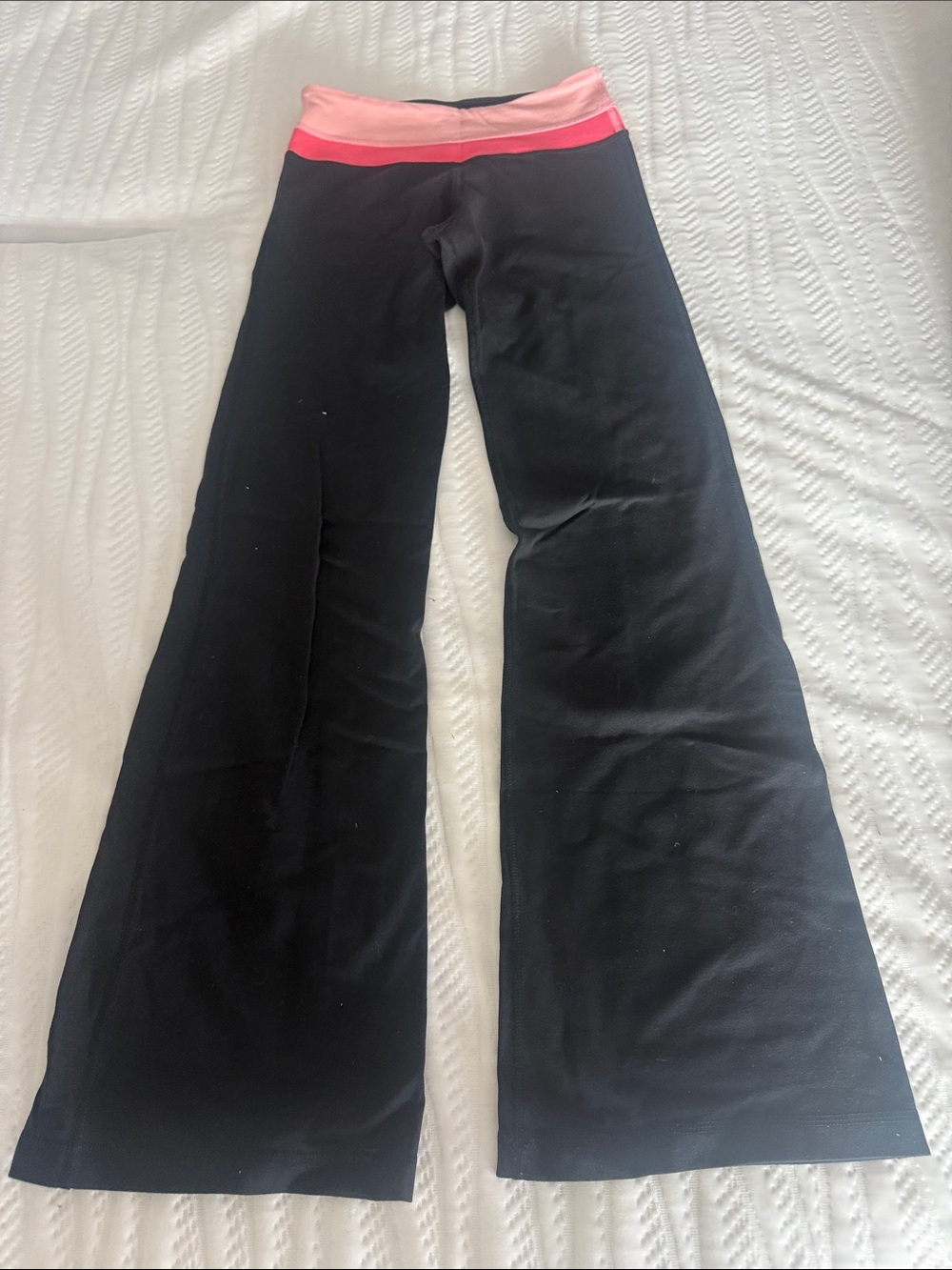 lululemon athletica women’s Black Flare Leggings with Pink Waistband